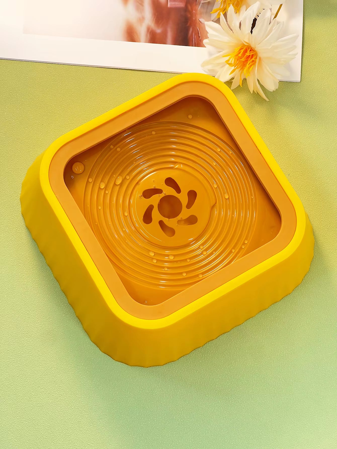 A Dog Drinking Bowl Non-Wetting Mouth Large-Capacity Pet Water Dispenser Anti-Knock Suspension Bowl Water Dispenser Cat Feeding